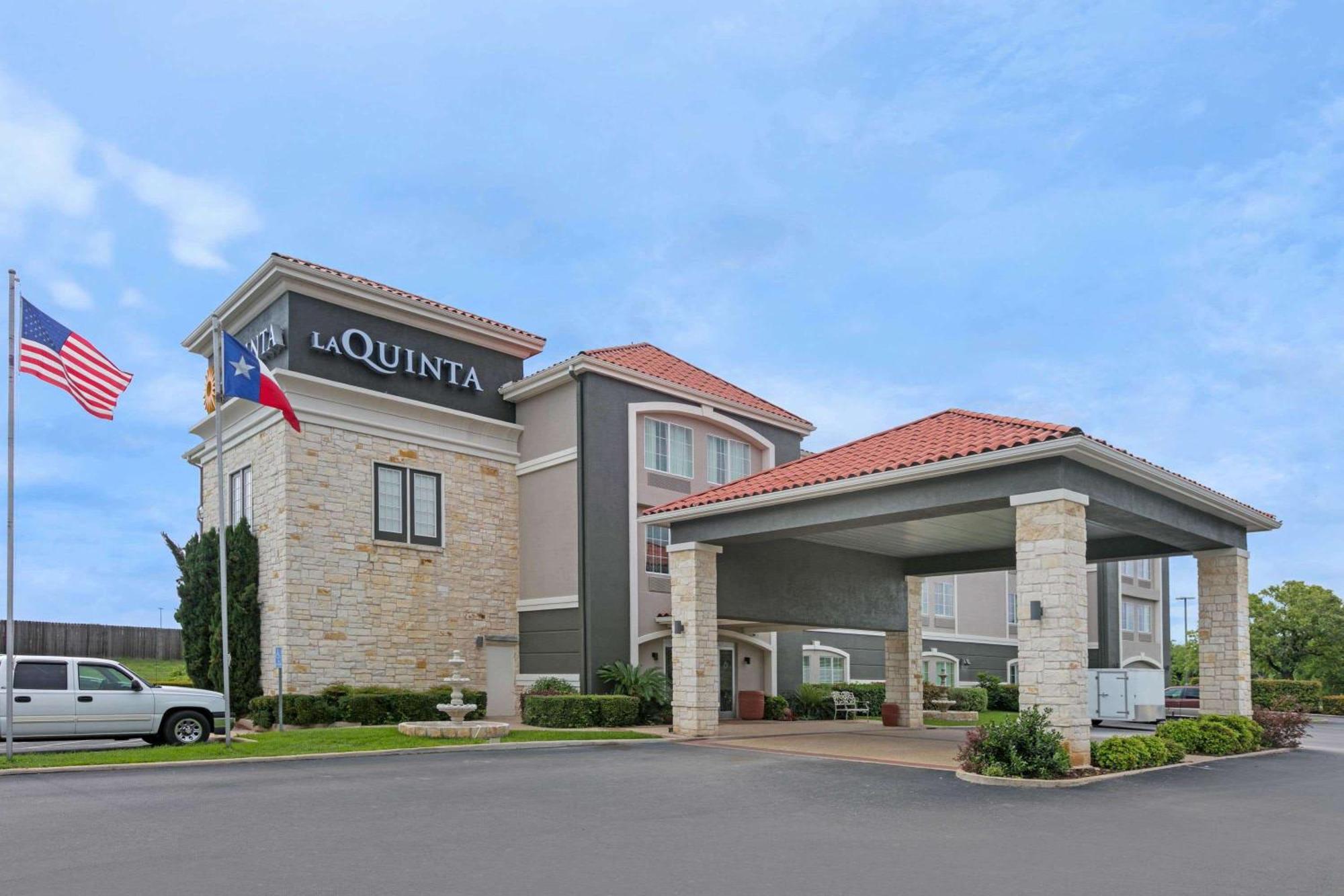 La Quinta By Wyndham Fredericksburg Hotel Exterior photo