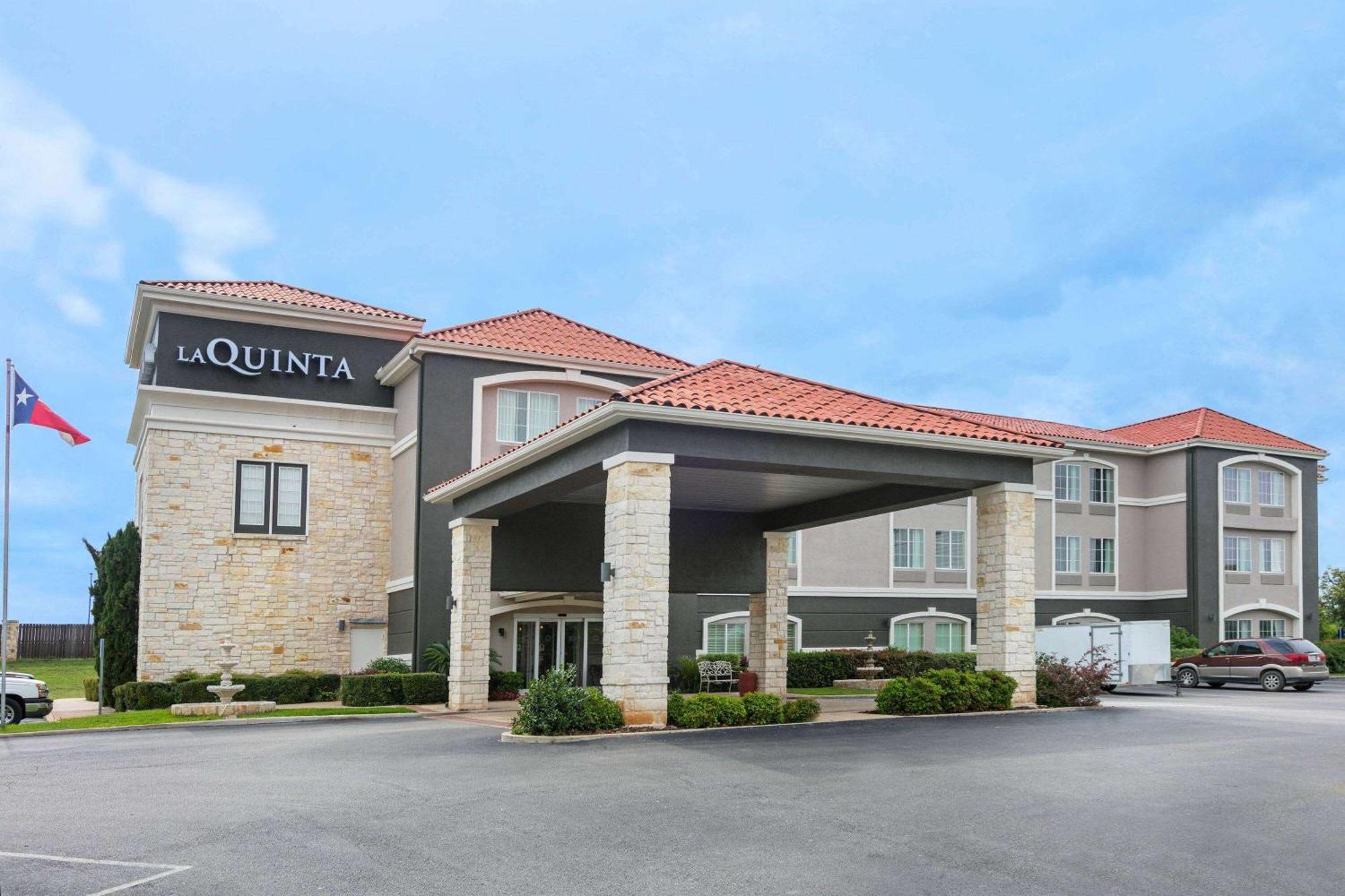 La Quinta By Wyndham Fredericksburg Hotel Exterior photo