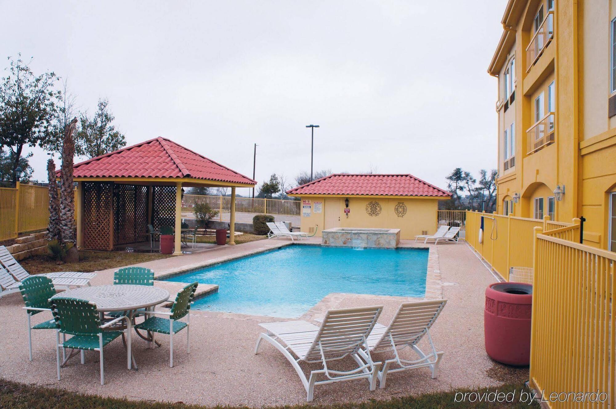 La Quinta By Wyndham Fredericksburg Hotel Exterior photo